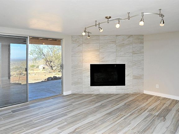3rd image of 1322 E Camino Aurelia