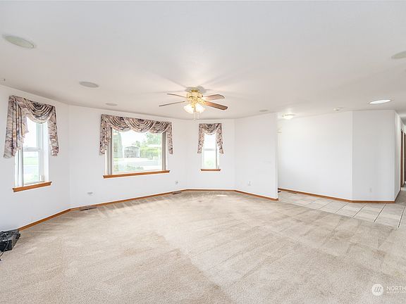 4th image of 517 N Crestview Drive