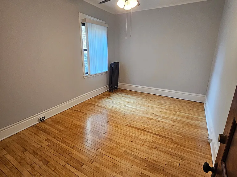 West Franklin Avenue Apartments — Photo 27