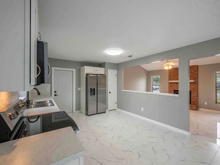 8126 Sable Woods Dr N — Photo 11