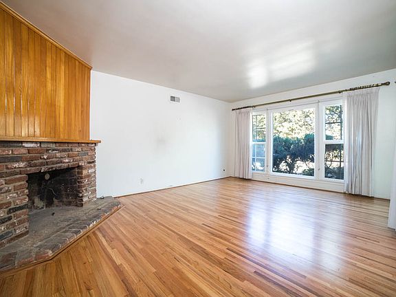 4th image of 9013 Lemona Ave