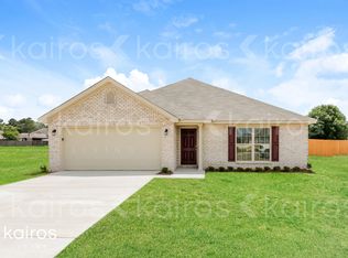 1824 Landing Pl, Deatsville, AL 36022