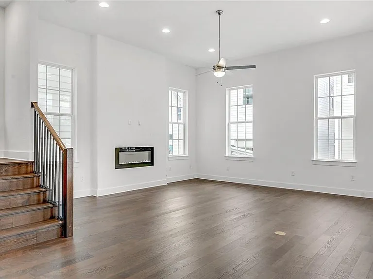 4502 Grassland Dr — Photo 9