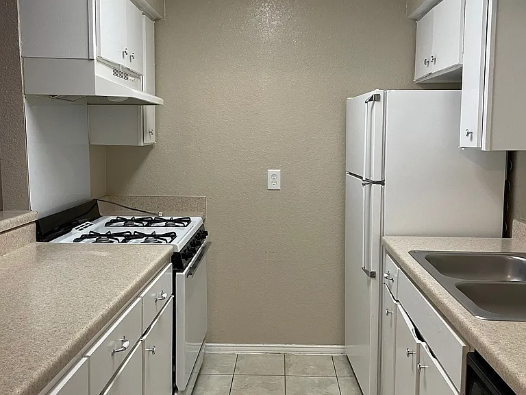 Tara Apartments — Photo 45