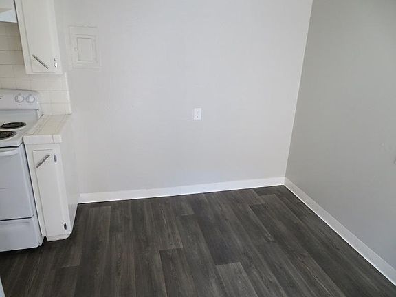 4th image of 3711 Morse Ave APT 26