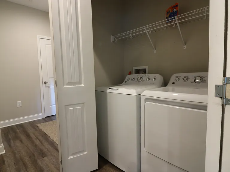 383 E Woodland Dr — Photo 8