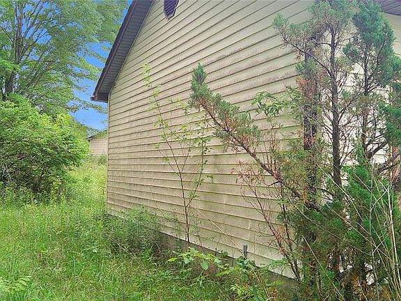 4th image of 2120 Four Mile Rd
