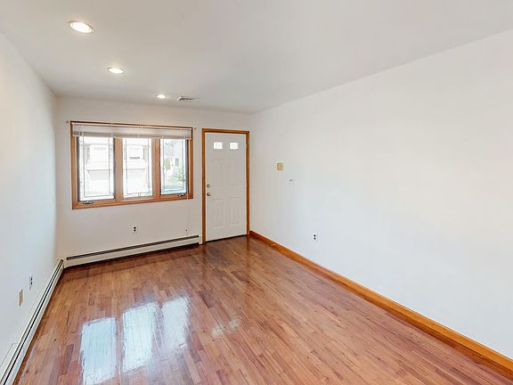 5th image of 30 Conger St