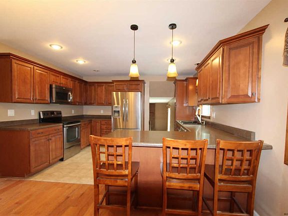 2nd image of 7 Amy Marie Ct