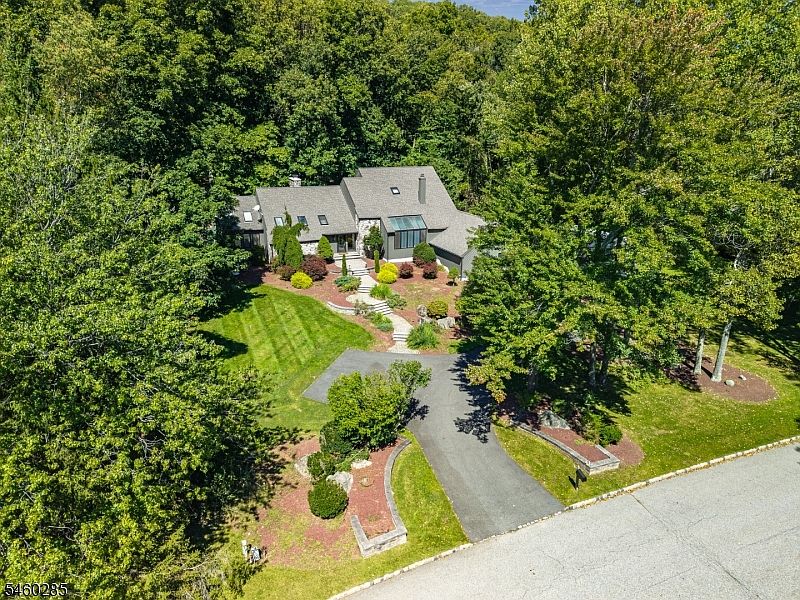2nd image of 33 Radcliffe Dr