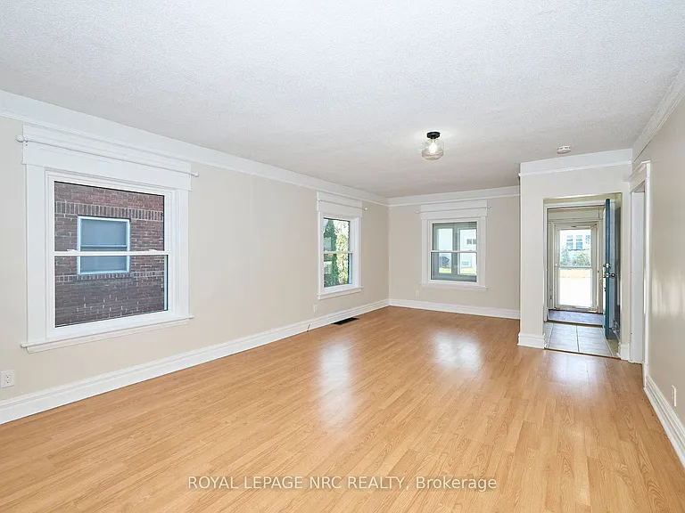 4592 6th Ave — Photo 8