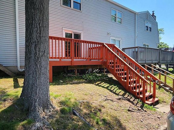 2nd image of 525 Village Ln