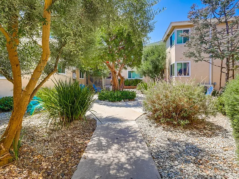 Secure, Stylish Property Near Leimert Park & Baldwin Hills — Photo 1