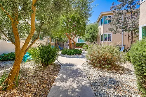 Secure, Stylish Property Near Leimert Park & Baldwin Hills Photo 1