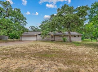 806 Lazy Ln, Bryan, TX 77802