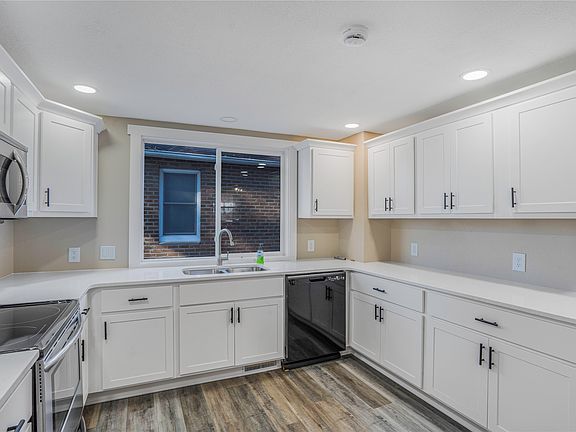 4th image of 217 N 6th St