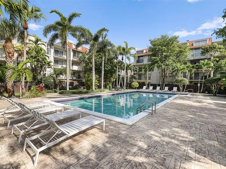 6886 N Kendall Dr #D202 — Photo 24