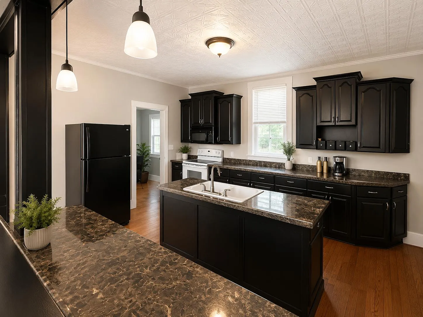 4 bed, 2.5 bath, 2859 sqft, $659 — Photo 2