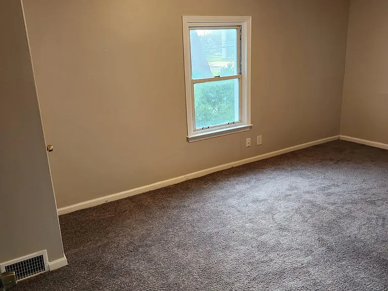 22370 Tracy Ave — Photo 10
