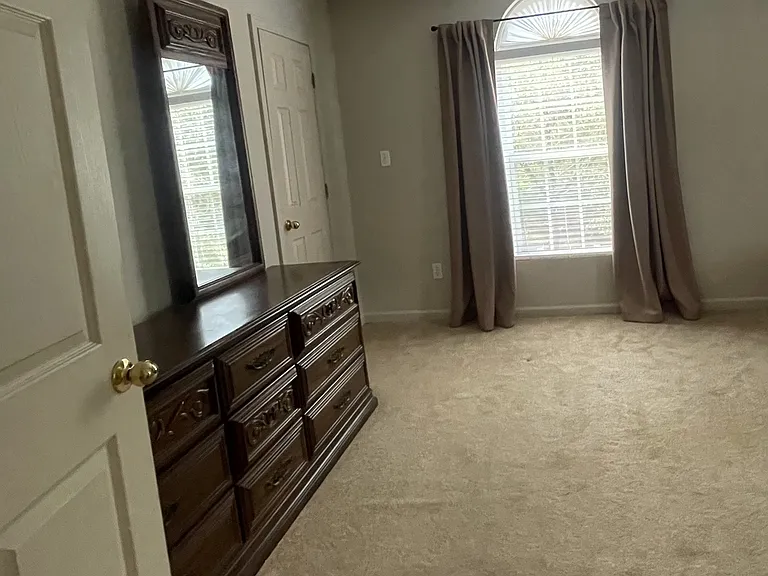 Blackout curtains w/blinds
Triple dresser