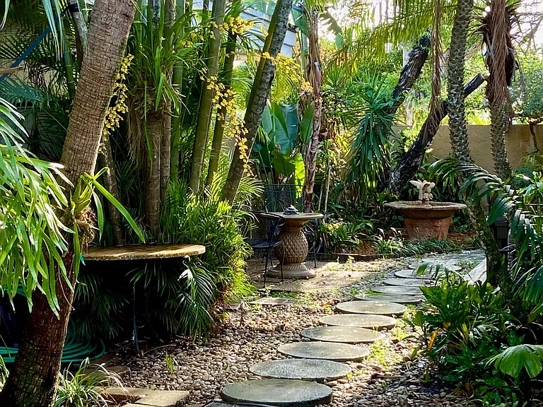 path from front yard to backyard