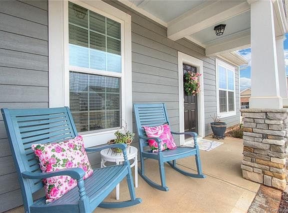 3rd image of 621 Gardenbrook Trl