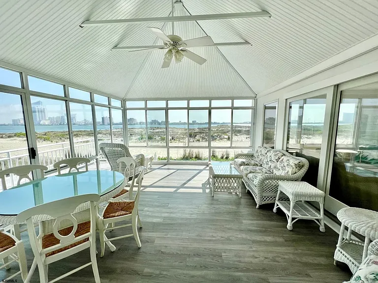 24 Ocean Dr W — Photo 40