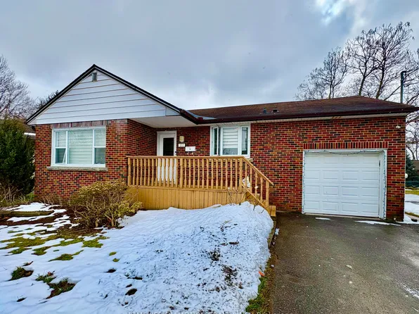 207 Thorold Rd, Welland, ON L3C 3V9