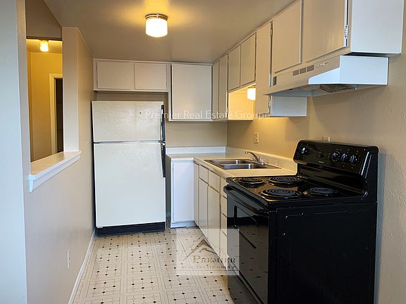 4th image of 1480 Hathaway Dr #B
