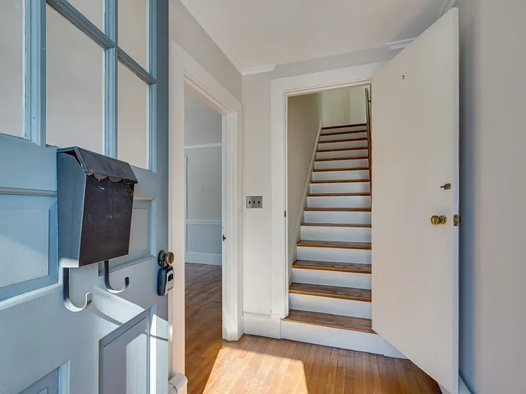 27 Mount Vernon St #1 — Photo 4