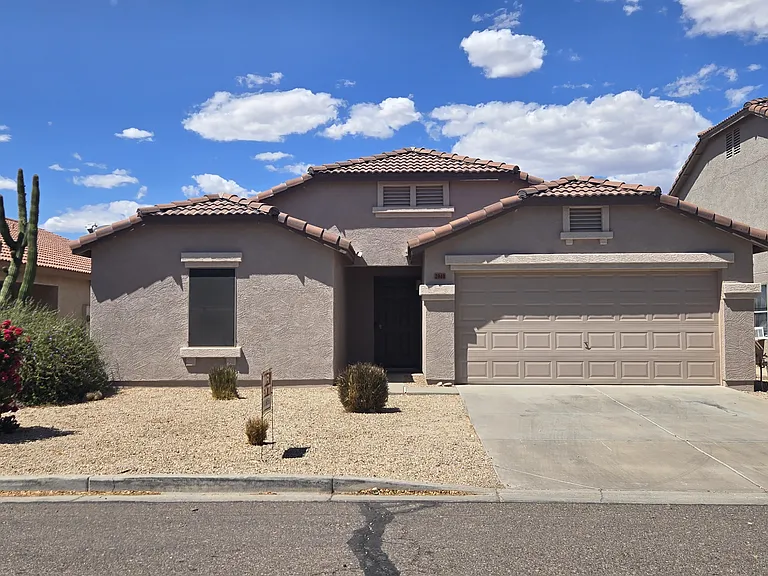 2040 E Shetland Dr — Photo 1