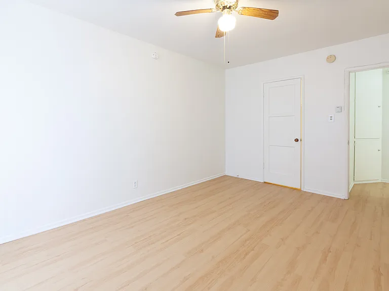 Gayley Manor Apartments — Photo 32