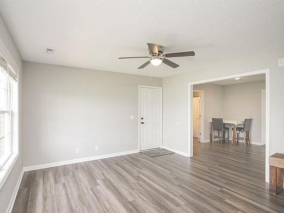 4th image of 134 Lorien Cir