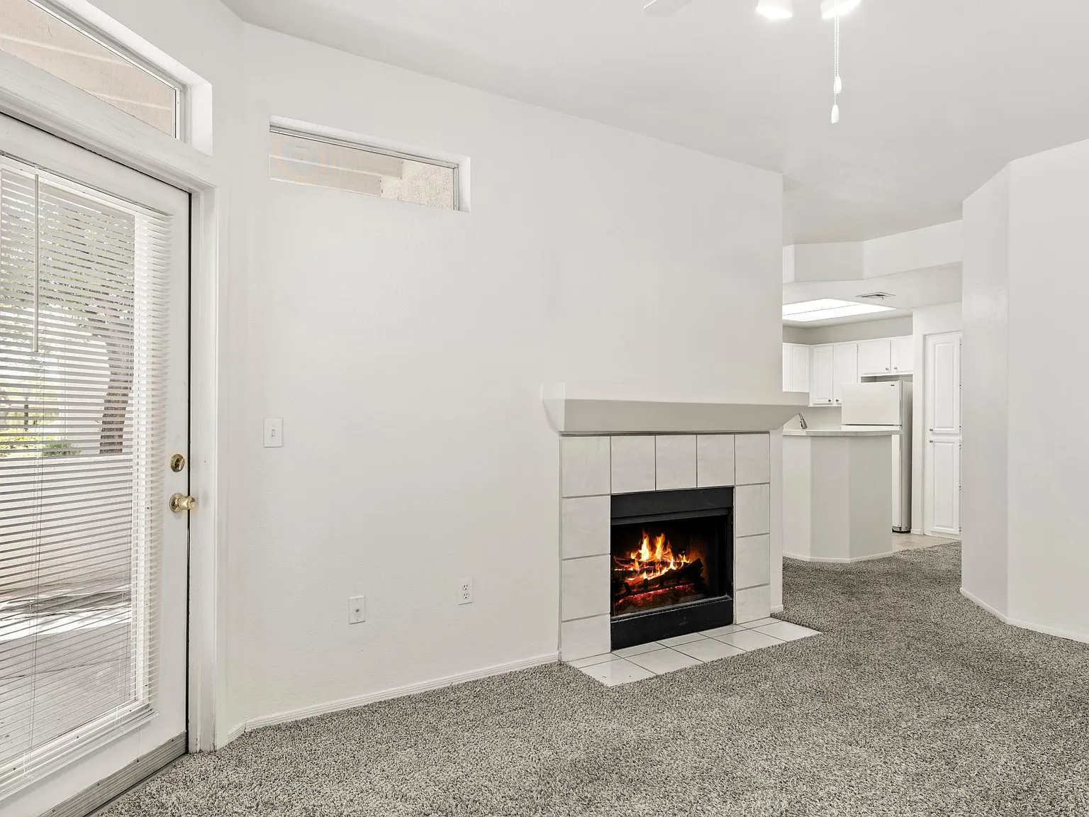 2 bed, 1040 sqft, $1,600 — Photo 3