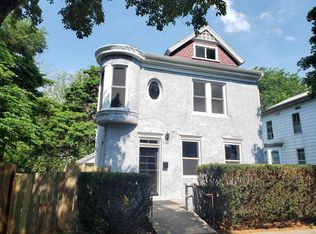 911 N 6th St, Burlington, IA 52601