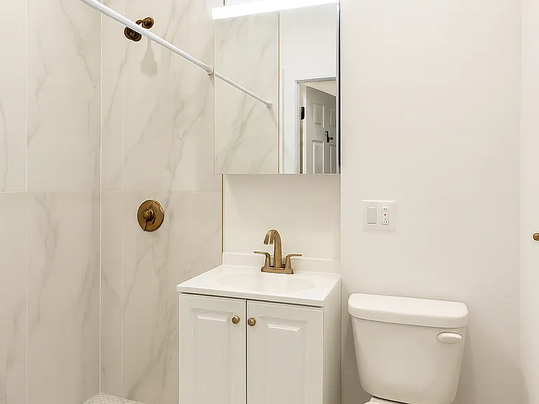 251 10th St #1B — Photo 10