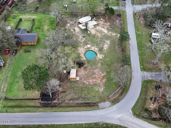 9901 Franks Rd, Moss Point, MS 39562