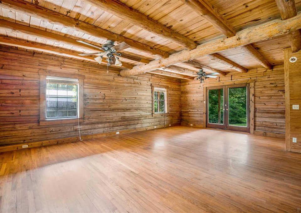 1st image of 389 Crowndale Ct