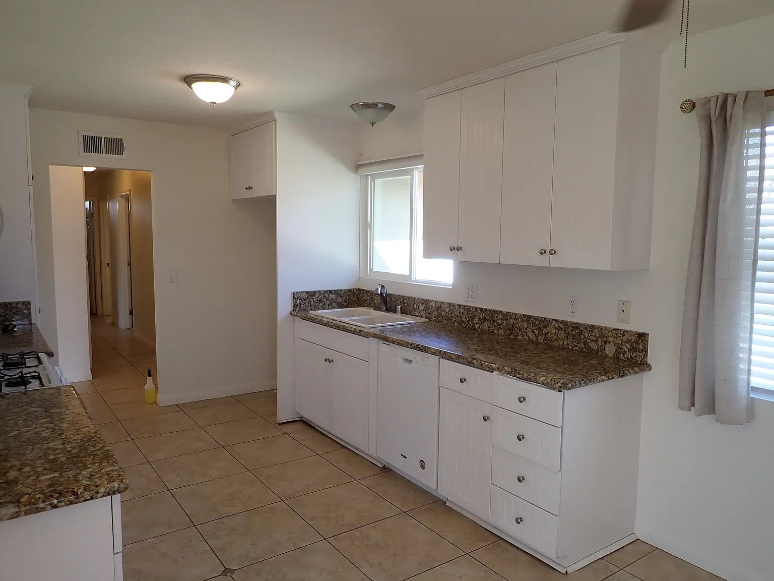 3 bed, 1314 sqft, $4,125 — Photo 3