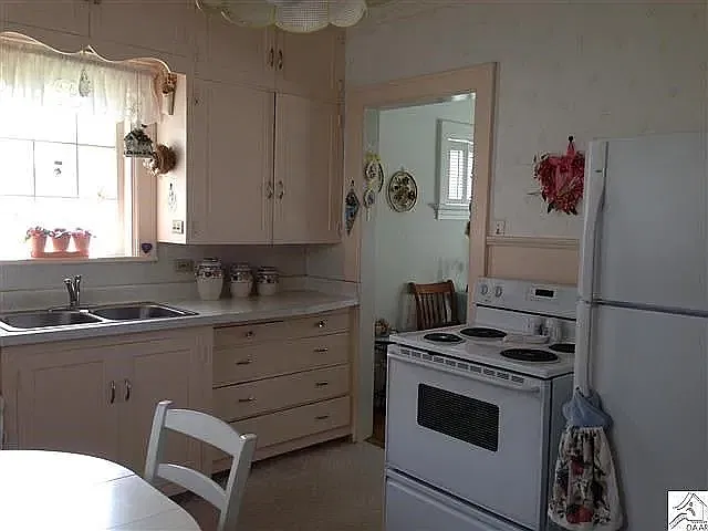 4 bed, 2066 sqft, $2,380 — Photo 3