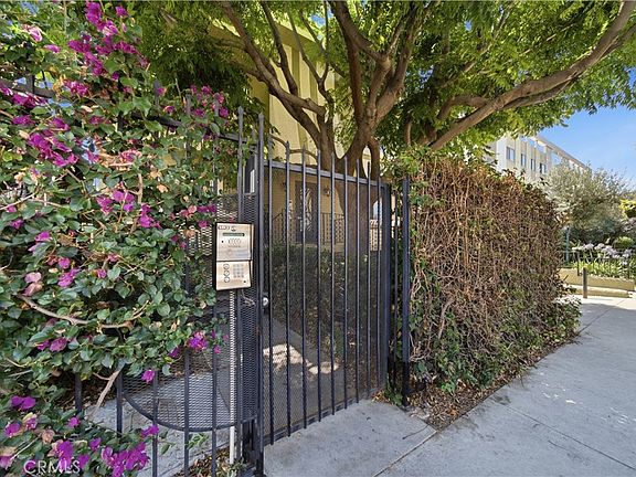 3rd image of 1554 N Hobart Blvd APT 2