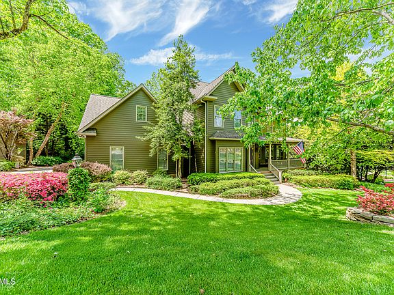 3rd image of 831 Vista Oaks Ln