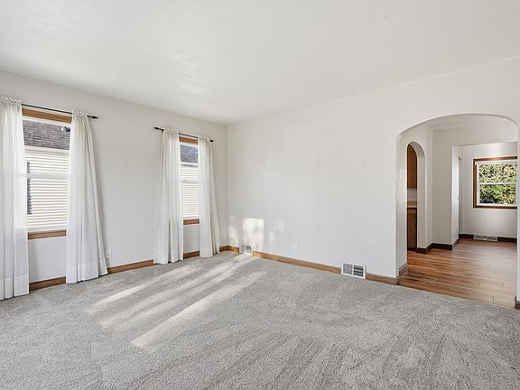 4th image of 2036 Franklin Ave NE