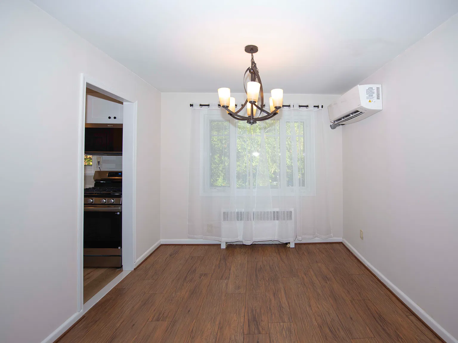 2 bed, 842 sqft, $2,100 — Photo 4