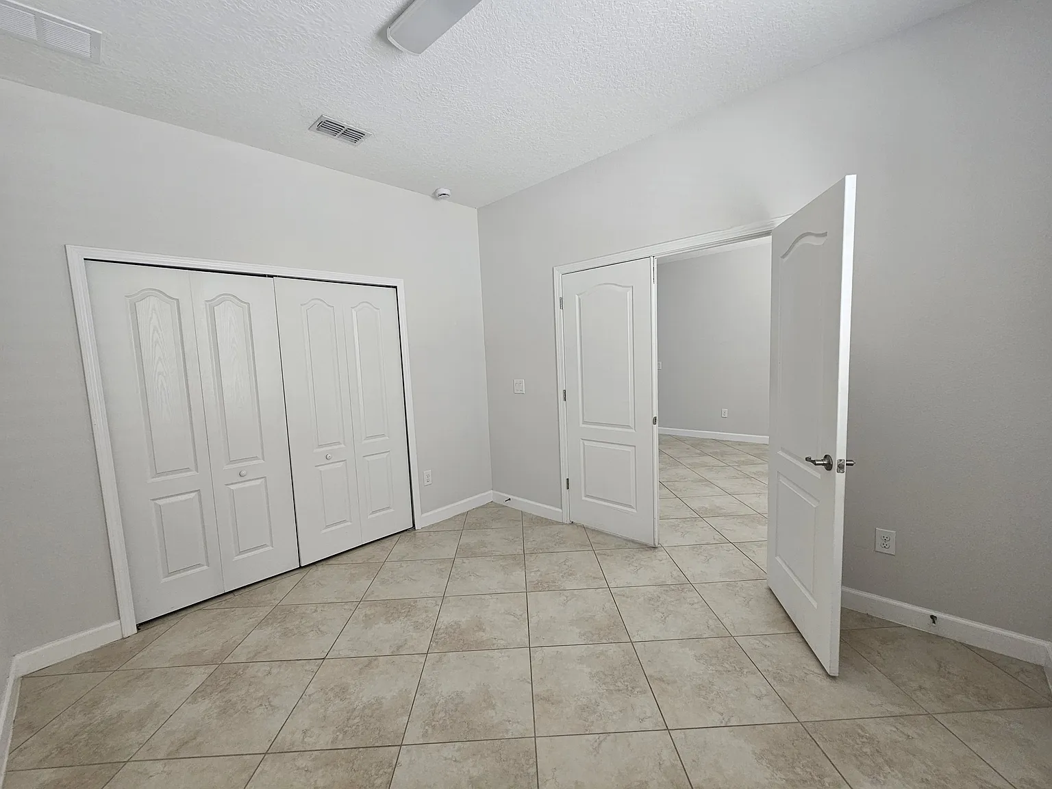 2718 Atherton Drive Orlando FL 32824 / — Photo 2