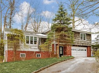 12 Hillside Cres, New Rochelle, NY 10804