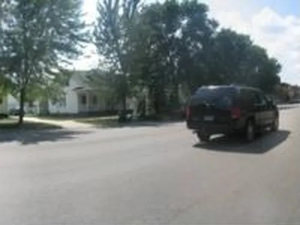 213 Main St E, Belle Plaine, MN 56011