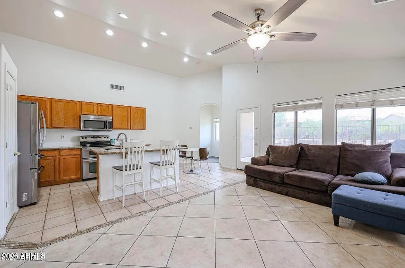 4 bed, 2.0 bath, 1754 sqft, $2,400 — Photo 2