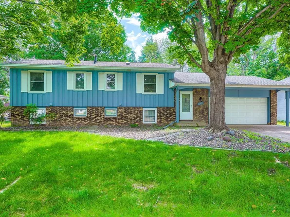 10465 Osage St NW, Coon Rapids, MN 55433