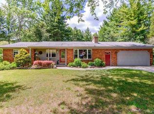 404 River Bend Dr, Flushing, MI 48433